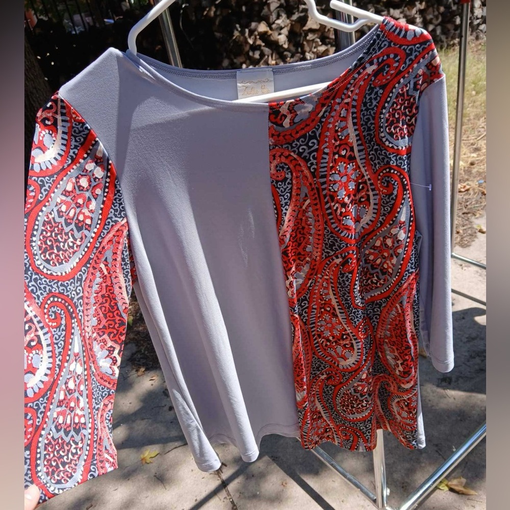 Women's Two-Tone Paisley Panel Top - Red & Gray